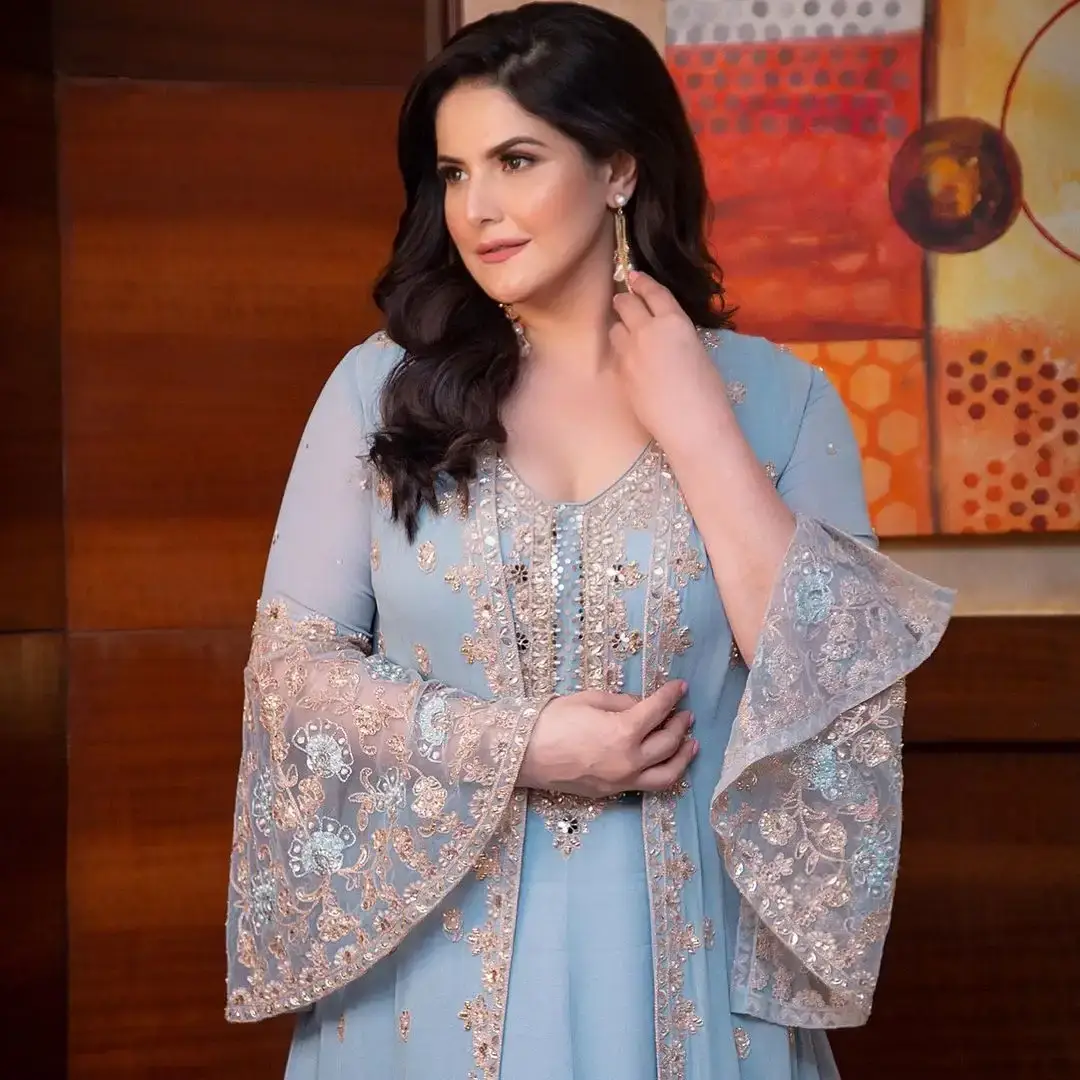 BOLLYWOOD ACTRESS ZAREEN KHAN IMAGES IN BLUE COLOUR GOWN 2